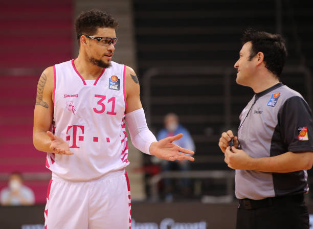 尽管他所在 尽管他所在