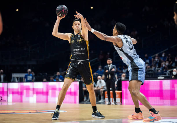 伊万通过 伊万通过