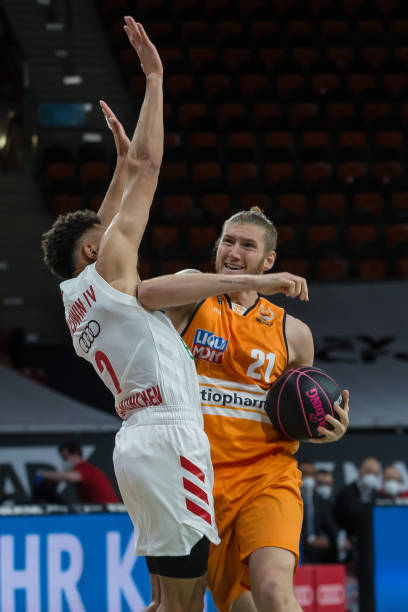 首局比赛 首局比赛